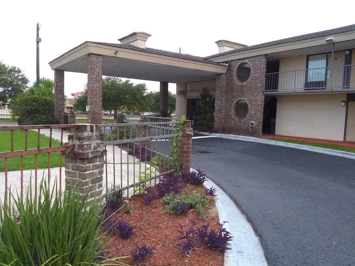 Gateway Inn Савана Екстериор снимка