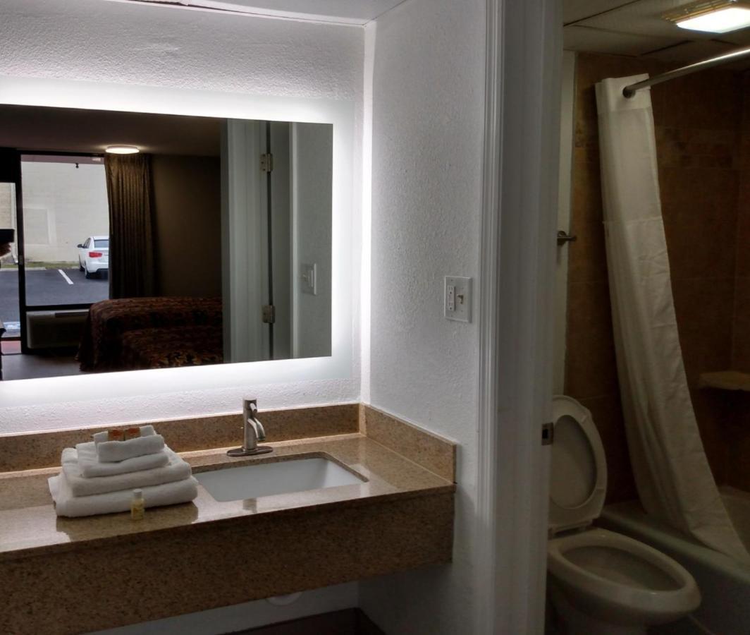 Gateway Inn Савана Екстериор снимка